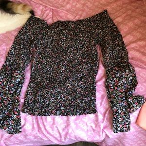 Off the shoulders long sleeve shirt